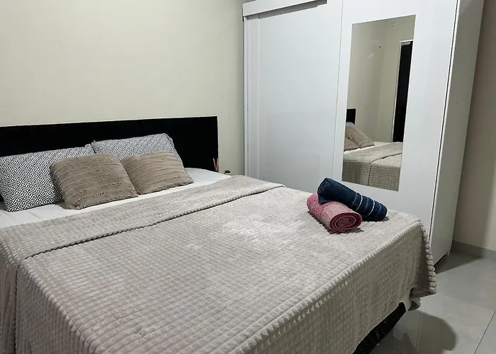Casa espaçosa dentro de condomínio -até 8 hóspedes